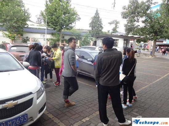 抵达拒马乐园 咨询游乐项目